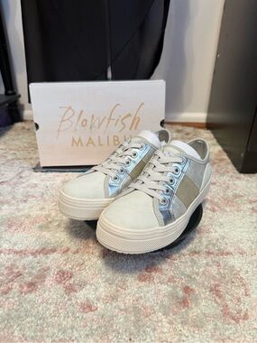 Blowfish Malibu Silver & Cream Low-Top Athletic Sneakers